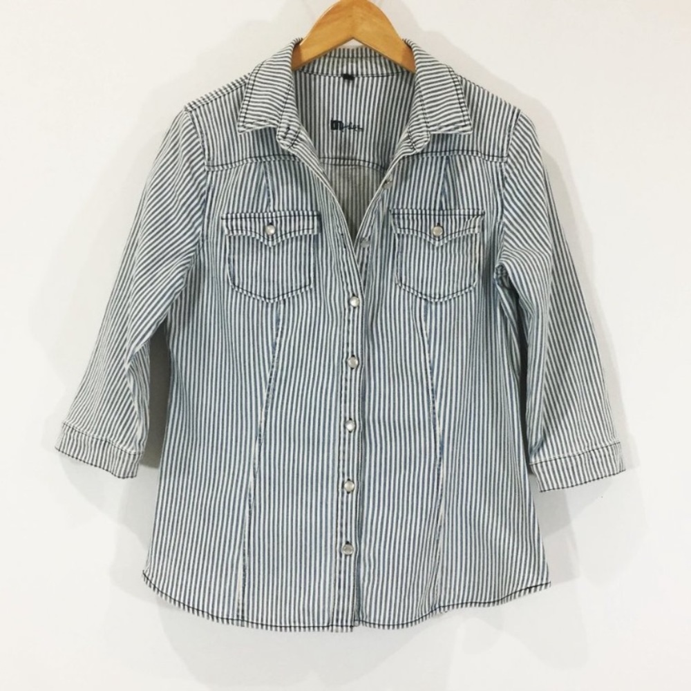 Button Down Conductor Shirt - Picture 2 of 10